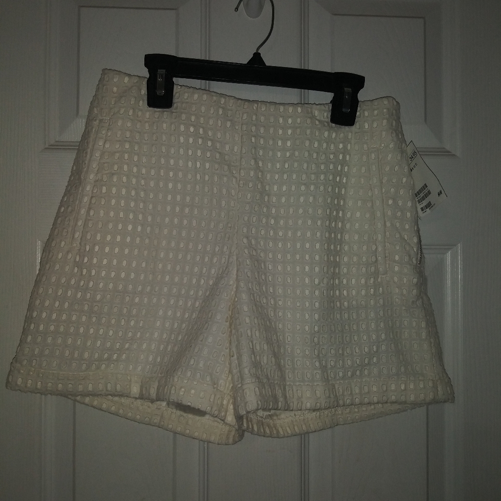 H&M Cream color Shorts.